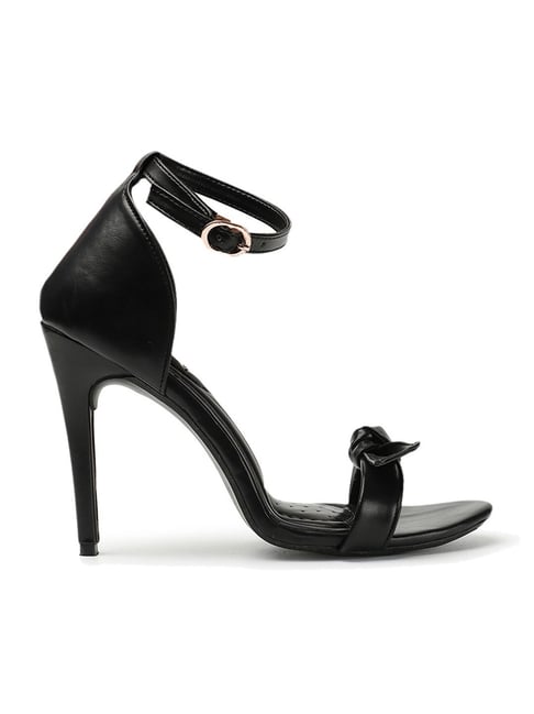 Alexander McQueen Armadillo ankle strap pumps for Women - Black in UAE |  Level Shoes
