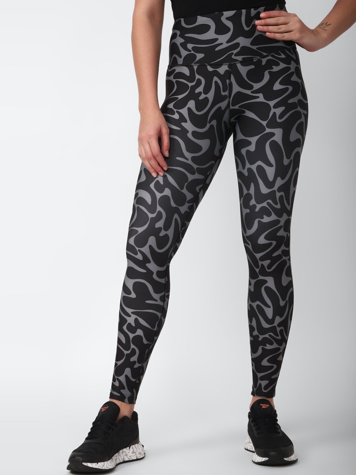 Nike Womens Pro Just Do It Logo Tights Black/White 803108-010 Size Medium :  Amazon.in: Clothing & Accessories