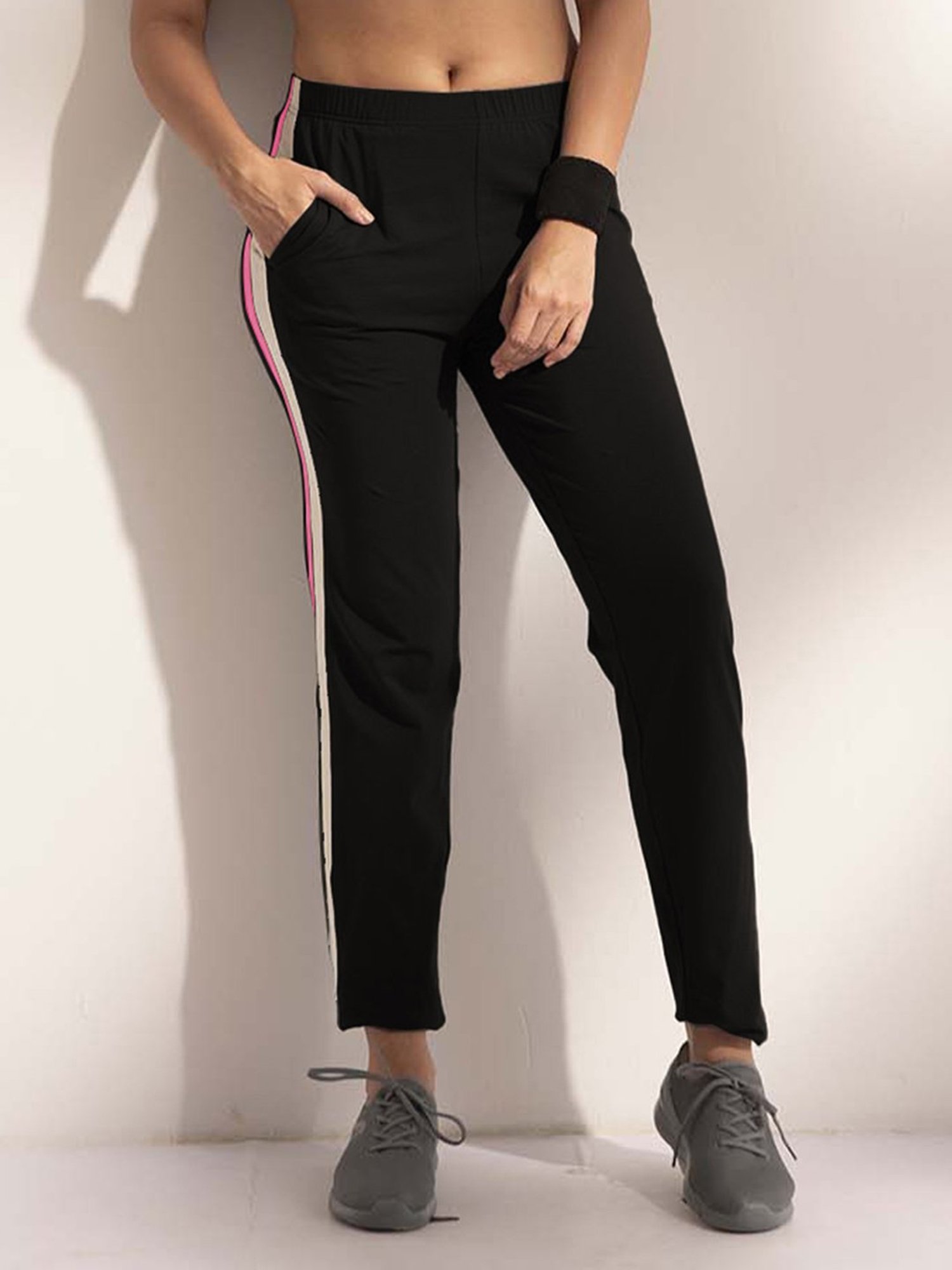 Buy online Black Solid Full Length Track Pant from Sports Wear for Men by  Muffy for 589 at 34 off  2023 Limeroadcom