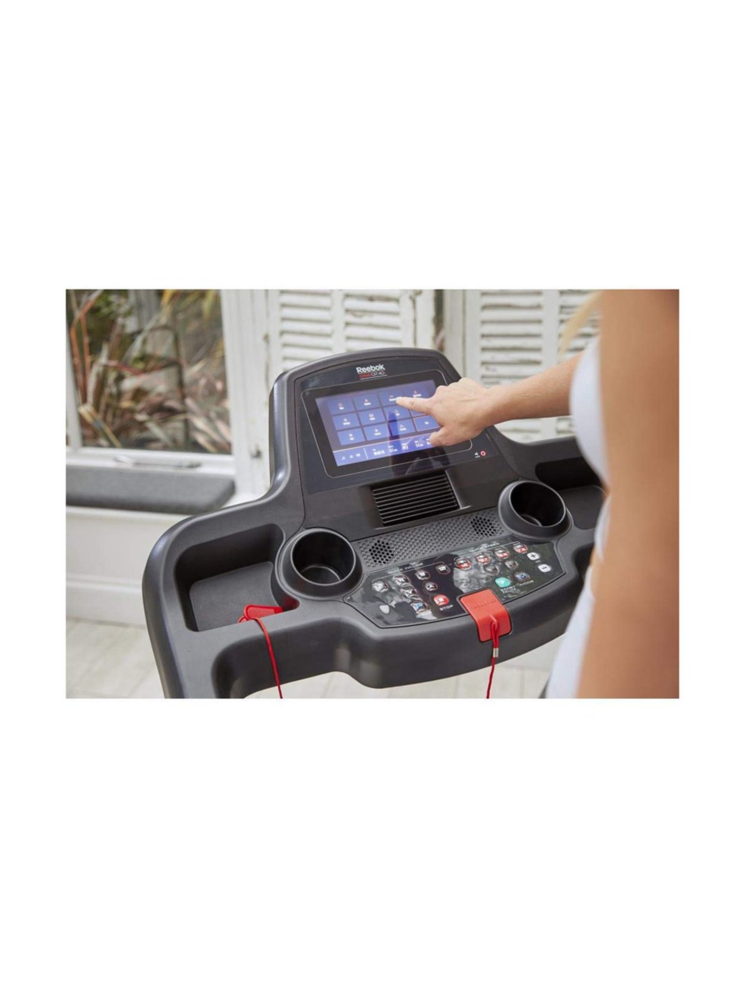 Reebok gt40s best sale touchscreen treadmill