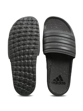 Adilette best sale all black