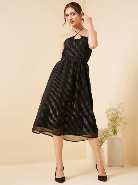 5 Ways to Style a Sleeveless Black Dress - Honestly Relatable