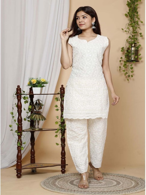 White floral printed Chinese collar & sleeveless cotton straight-cut  above-knee button-style kurti