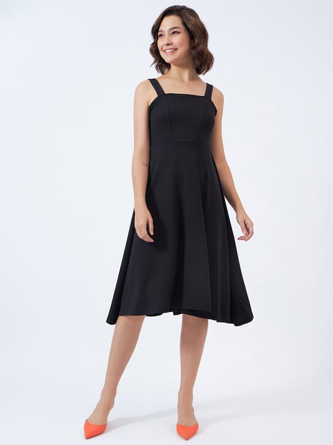 Urban Revivo textured spot fit and flare midi dress in black | ASOS