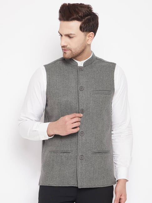 Buy online Solid Nehru Jacket from Jackets for Men by Veera Paridhaan for  ₹1240 at 60% off | 2024 Limeroad.com