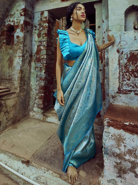Minimalist Grey Silk Saree With Blue Blouse And Embroidered Border –  RawaazFashion