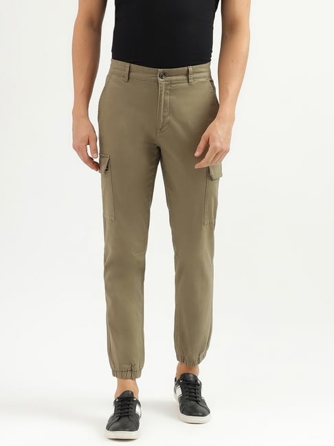 Buy UNITED COLORS OF BENETTON Solid Cotton Slim Fit Men's Casual Trousers |  Shoppers Stop