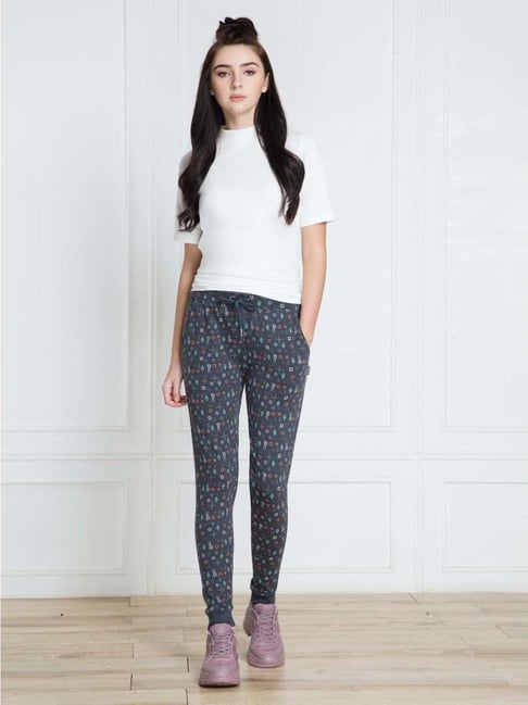 Van Heusen Athleisure Regular Fit 4 Way Stretch Functional Pocket Allover Print Joggers - Note-picture-29