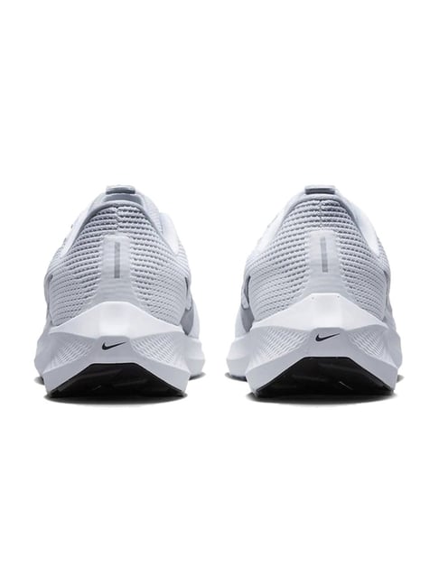 nike white colour sports shoes