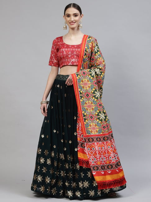 35 Timeless Black Lehengas That'll Make You Drool