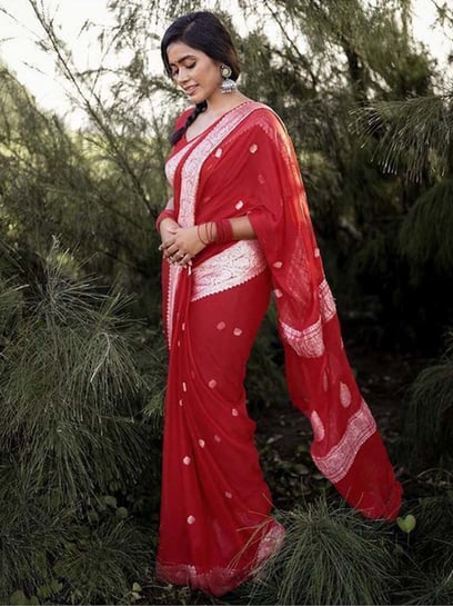 In a red & white color saree, elbow length sleeve blouse design and  necklace | Wedding saree blouse designs, Designer saree blouse patterns,  Wedding blouse designs