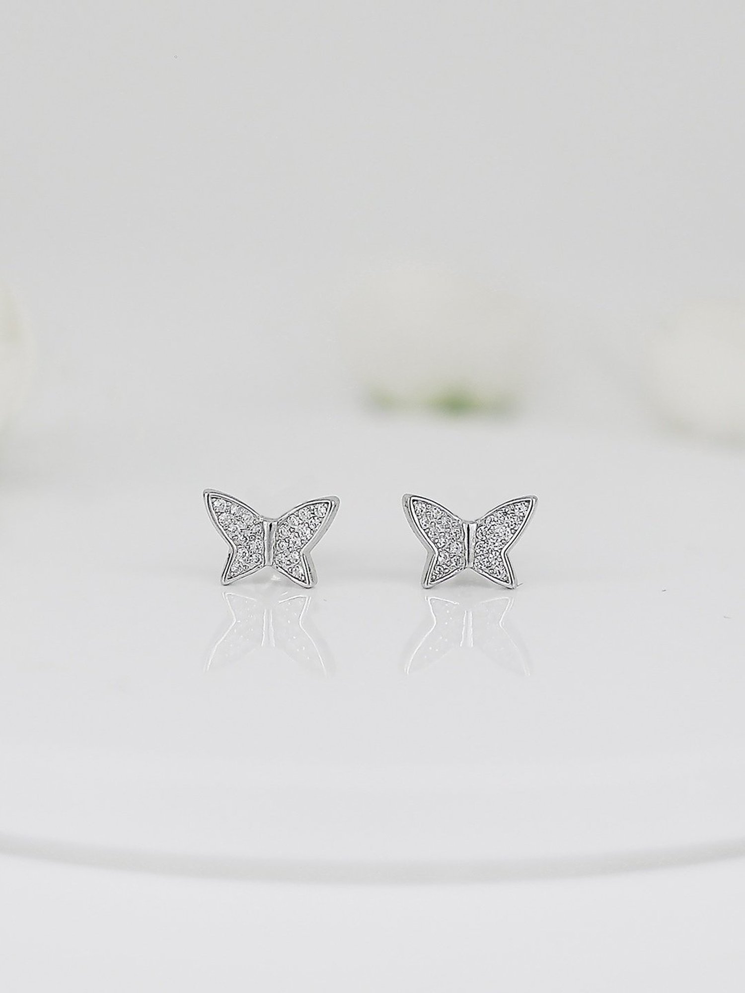 The Art of Gifting: Occasions to Surprise Someone with CaratLane Butterfly  Earrings - The Caratlane