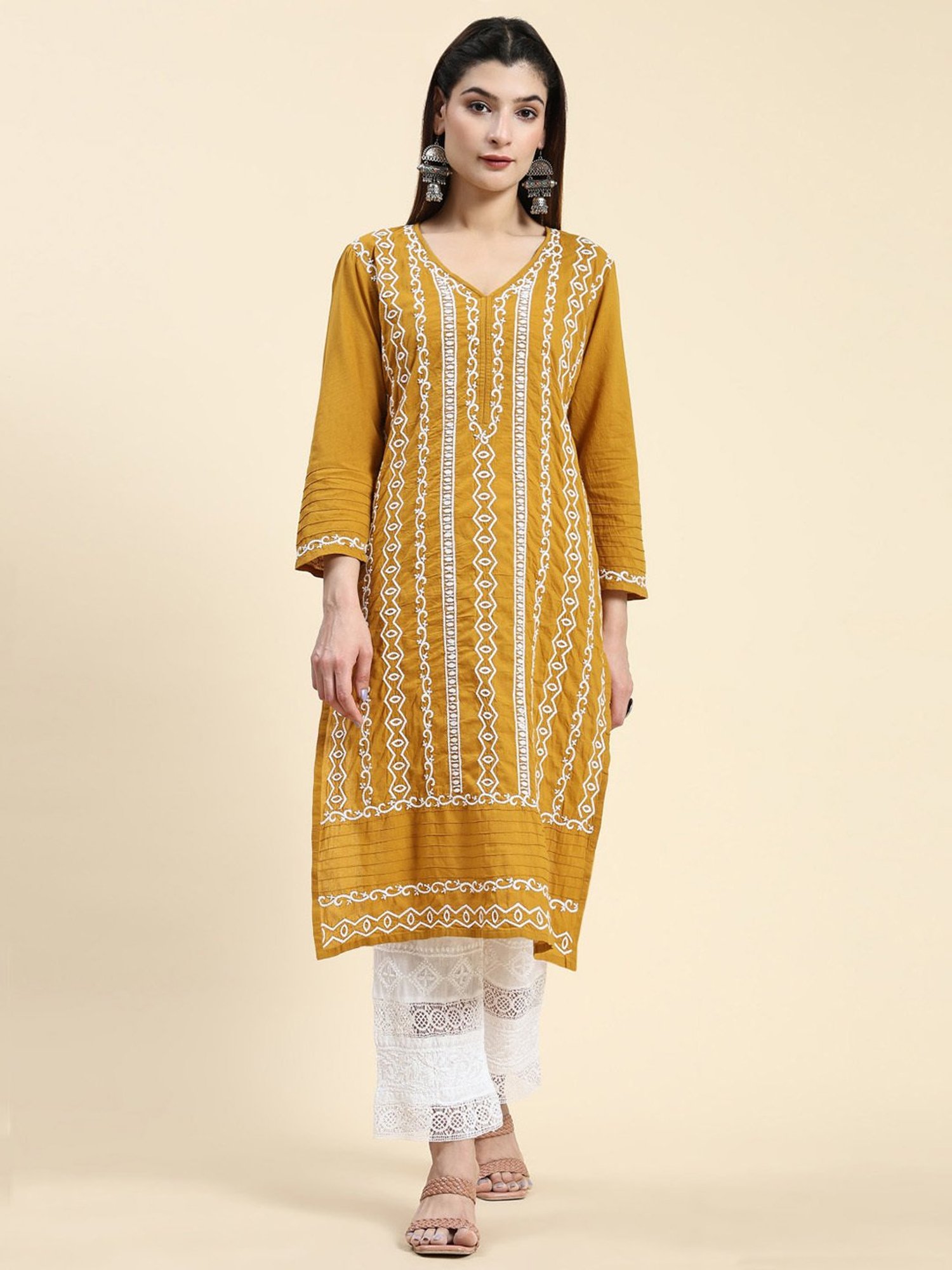 Vani Sood in Samma Chikankari Long Kurti In Cotton for Women- White Wi -  House Of Kari (Chikankari Clothing)