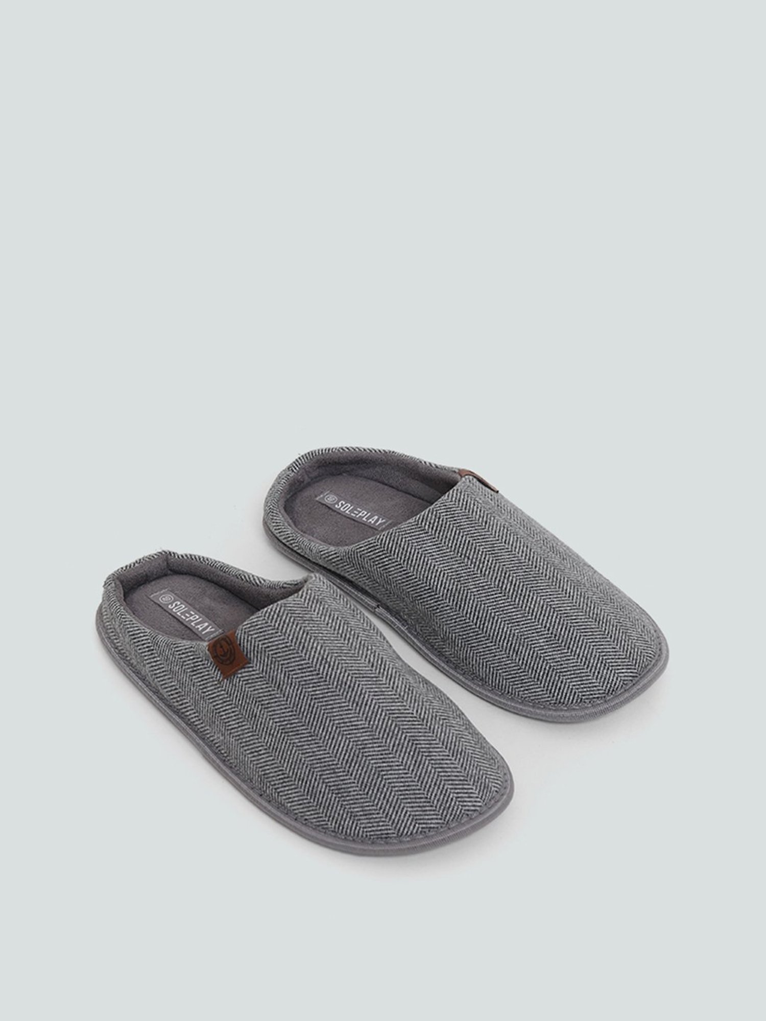 Sole clearance play slippers