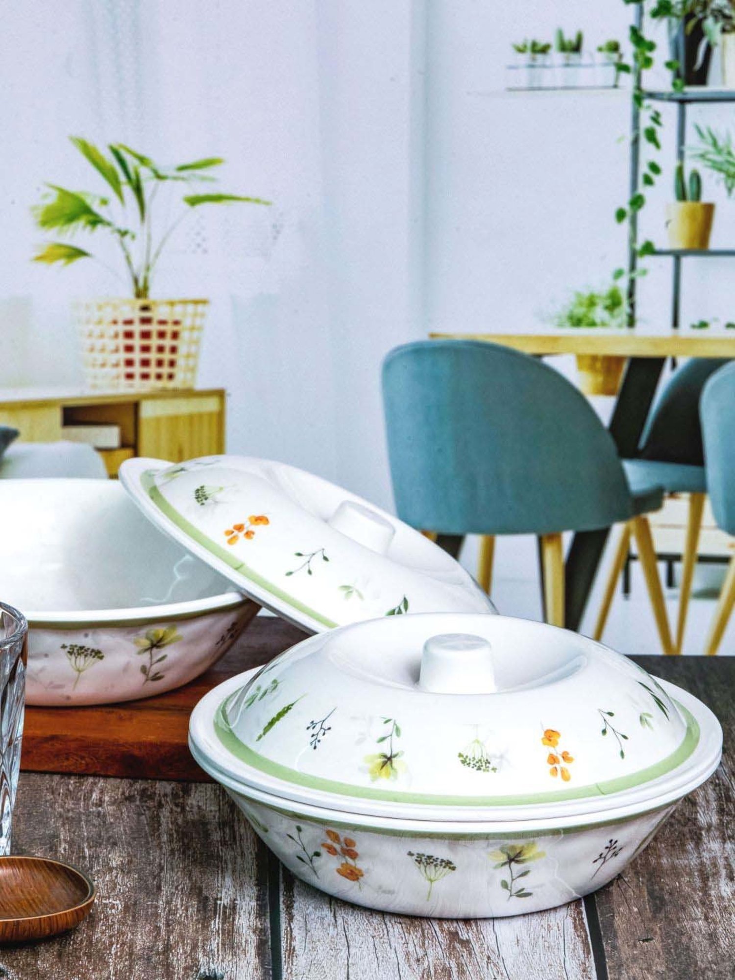 Corelle serving clearance bowls with lids