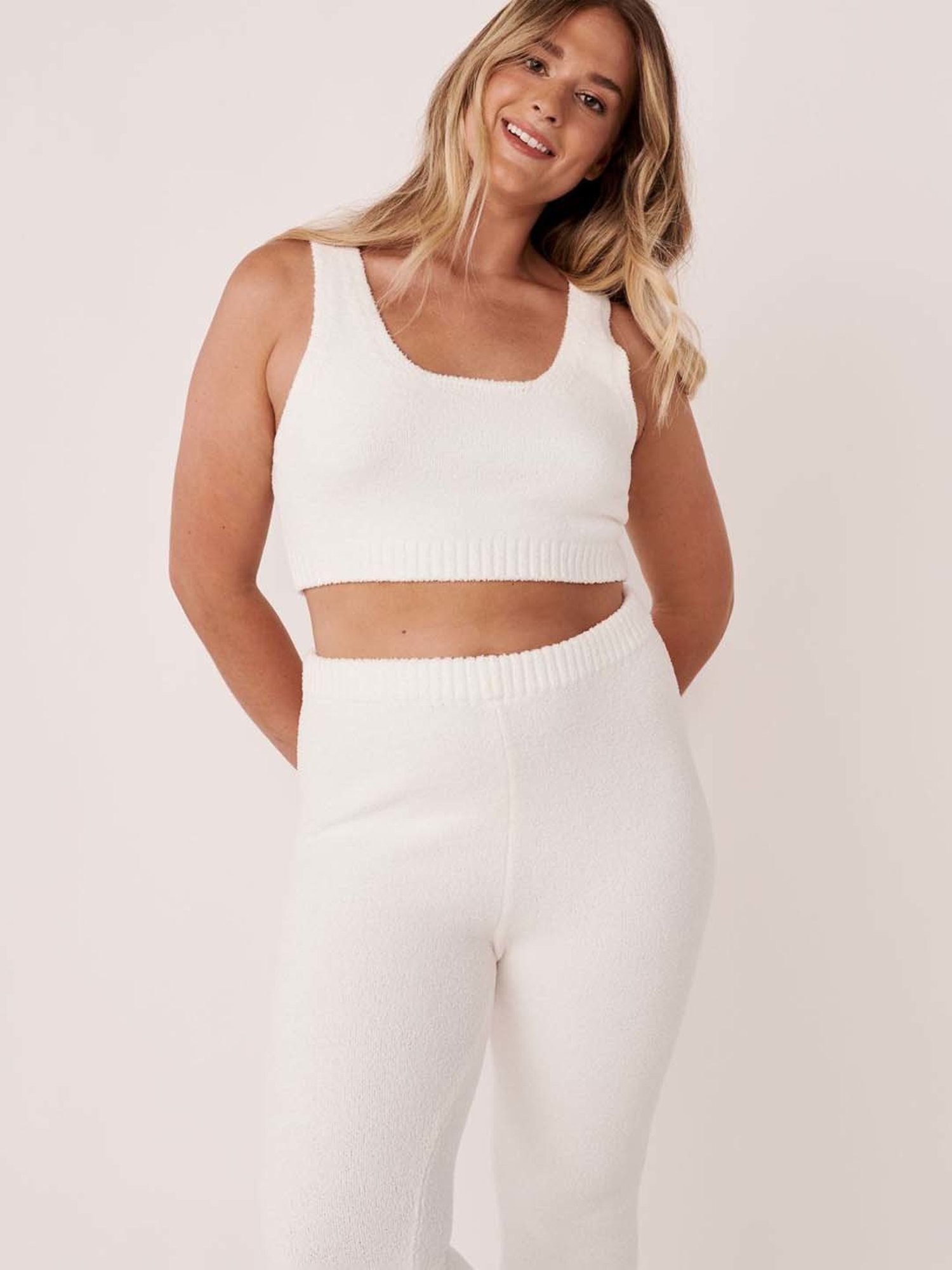 La Vie En Rose White Scoop Neck Cropped Camisole