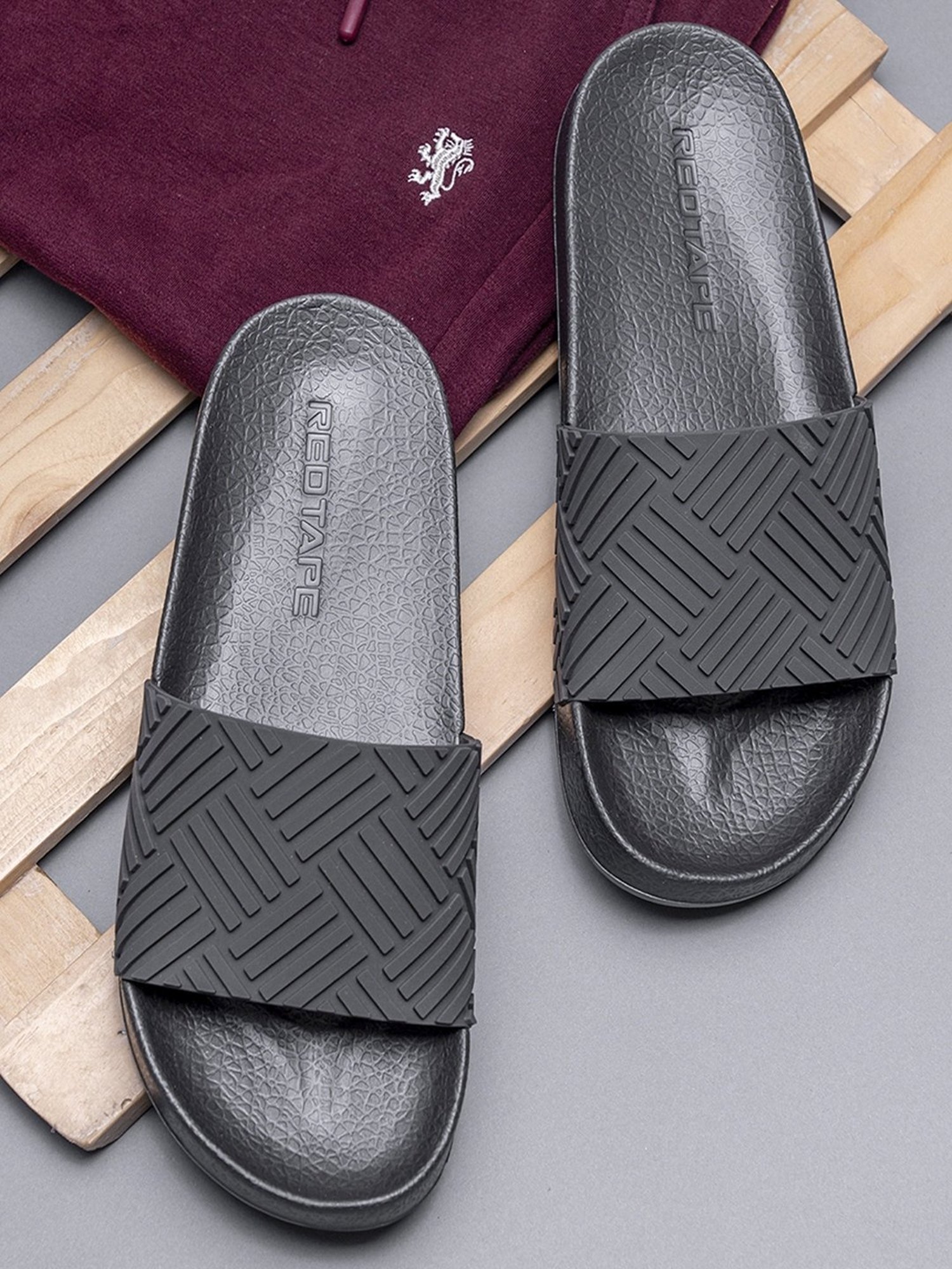 Red Tape Men s Dark Grey Slides