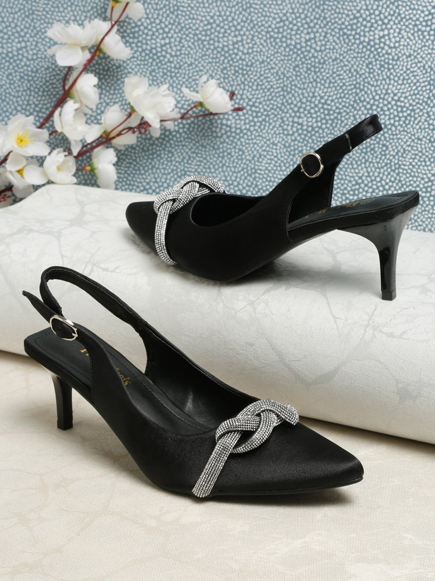 Black kitten online sandals