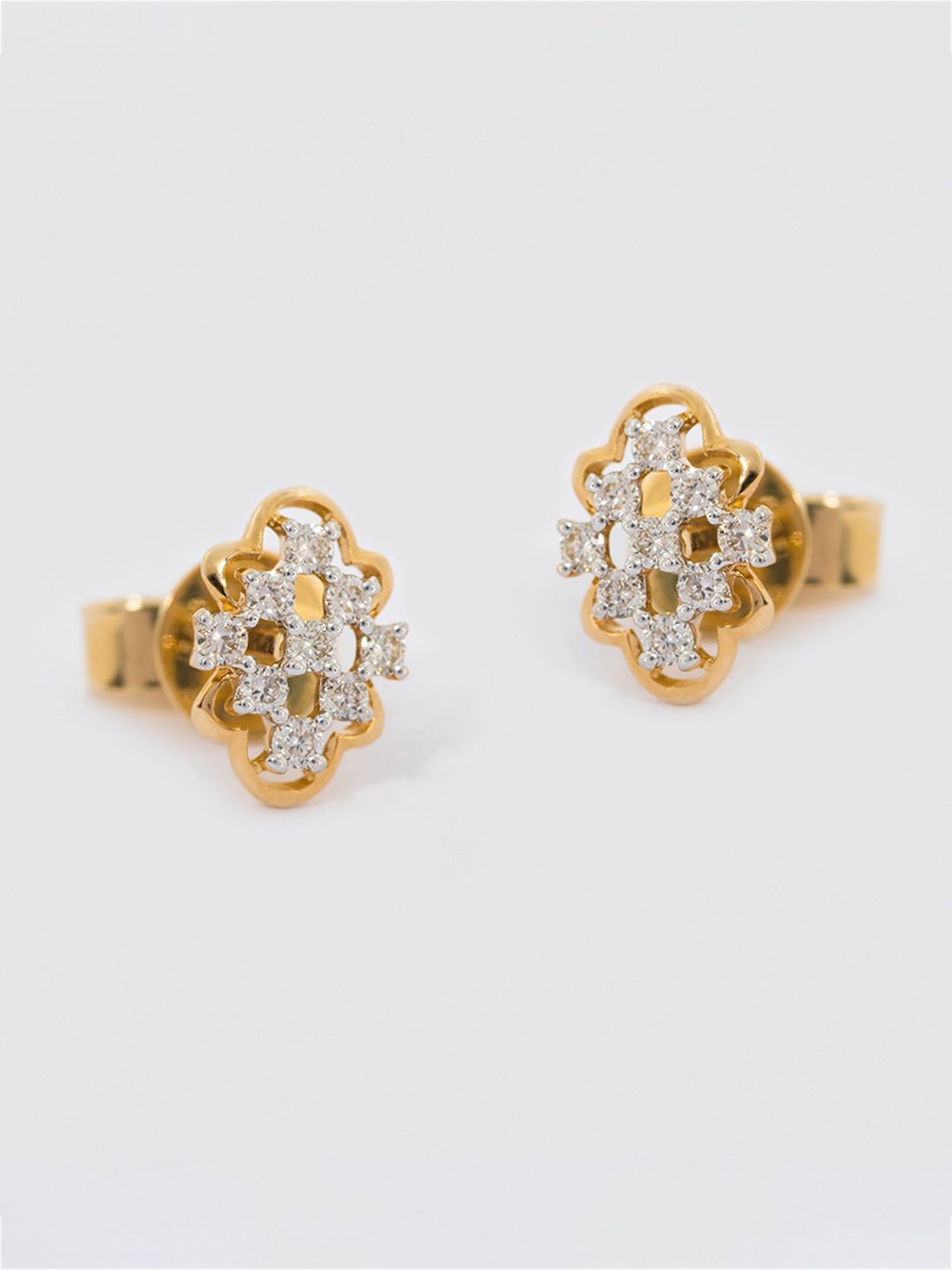 Brilliant Traditional Diamond Stud Earrings