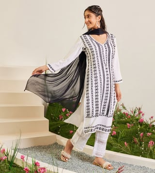 Vani Sood in Samma Chikankari Long Kurti In Cotton for Women- White Wi -  House Of Kari (Chikankari Clothing)