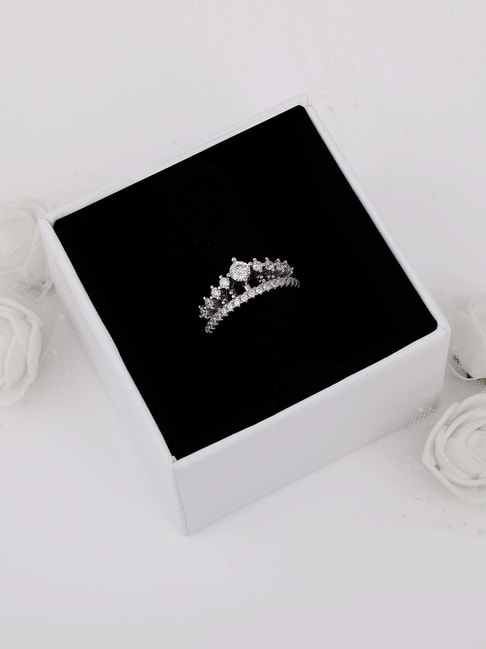 Buy Luxurious 18k Yellow Gold Multi Split Shank Queen Crown Ring with 1.37  Carat Shimmering Diamonds Online | Madanji Meghraj