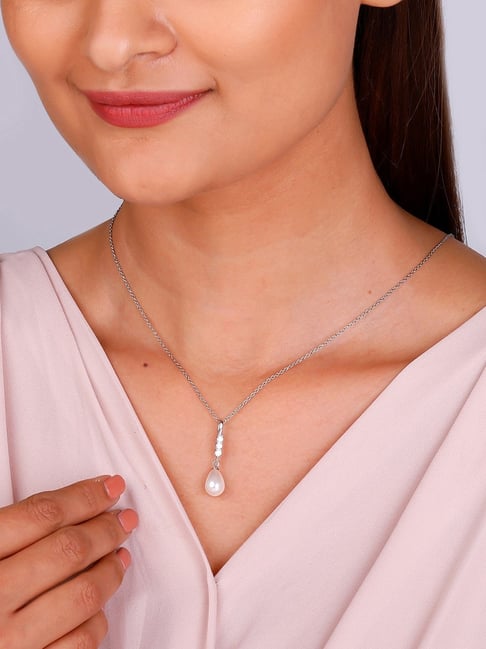 Anushka Sharma Silver Deer Heart Necklace – GIVA Jewellery