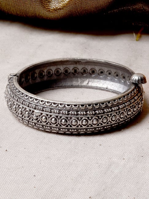 Teejh Raisha Silver Oxidized Bangle