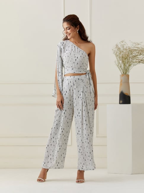 Solid Shirred Crop Tube Top & Palazzo Trousers Set | Black palazzo pants  outfit, Flowy pants outfit, Palazzo pants outfit casual