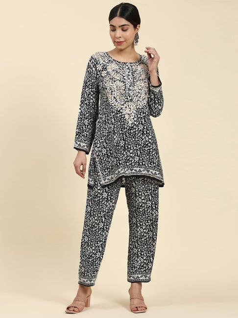 Buy Samma Chikankari Long Kurti In Cotton for Women- Lavender for Women  Online @ Tata CLiQ Luxury