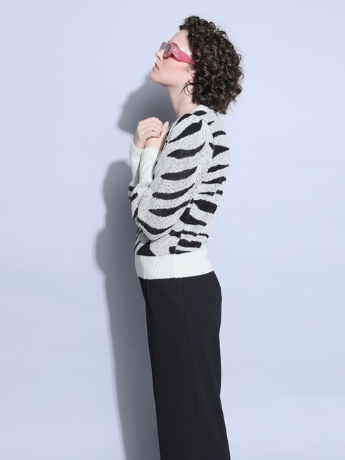 Vero Moda Black & White Printed Pullover-picture-32