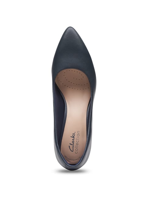 Amazon.com | Clarks Women's Leisa Spring Sandal, Black Leather, 5 M US |  Flats