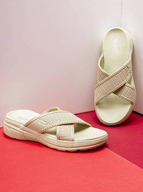 Grip hot sale strap sandals