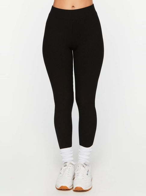 Buy online Black Solid Ankle Length Legging from Jeans & jeggings for Women  by Showoff for ₹920 at 65% off | 2024 Limeroad.com