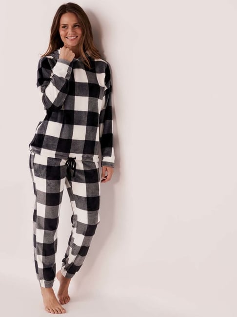 Black and white pyjamas new arrivals