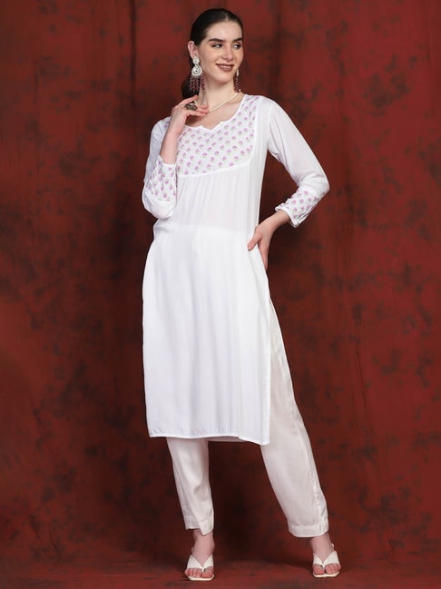 Women Chikan Embroidery Cotton Rayon Flared Kurta Price in India, Full  Specifications & Offers | DTashion.com
