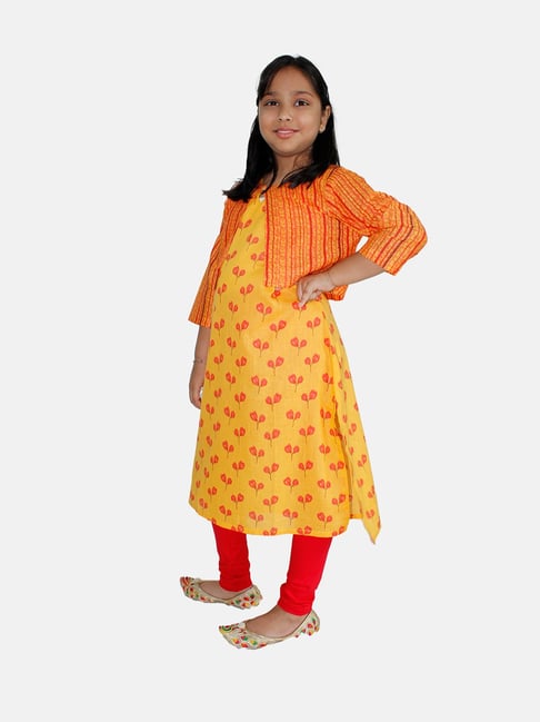 The elegant #red #anarkali paired up with a mango #yellow dupatta |  Anarkali dress, Indian designer outfits, Designer anarkali dresses