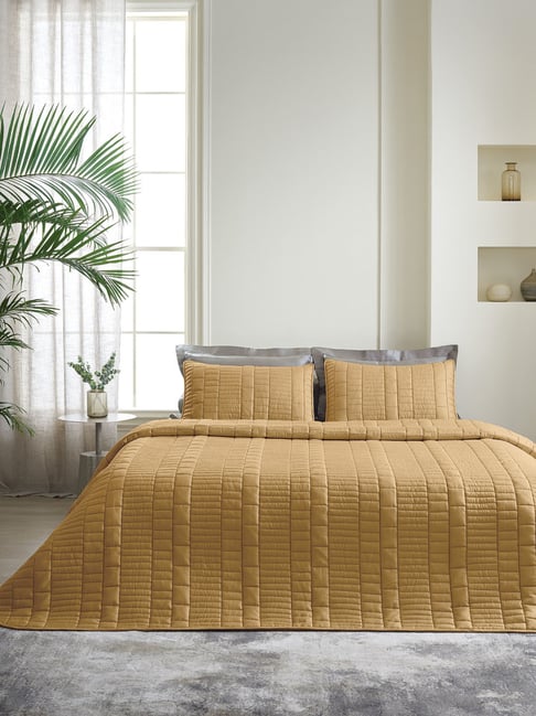 DDECOR Live beautiful Geometric Castle Antique Gold 210 TC Cotton Comforters - Set of 3