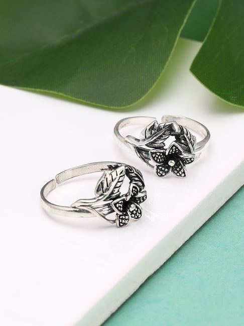 GIVA 92.5 Sterling Oxidized Silver Floral Toe Rings