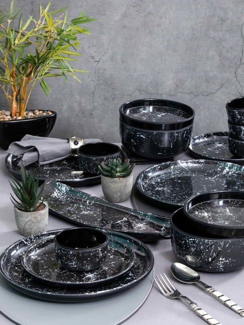 Servewell Dome Black Melamine 23 Dinner Set