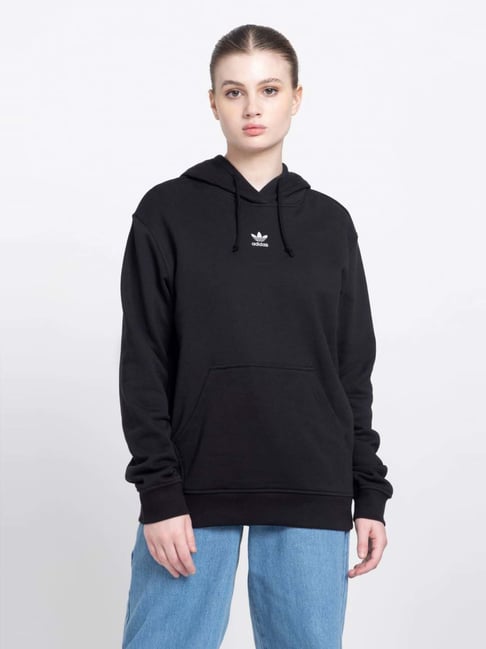 Black hoodie fashion in