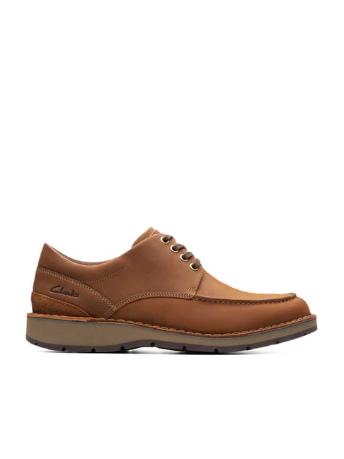 Clarks hot sale shoes tan