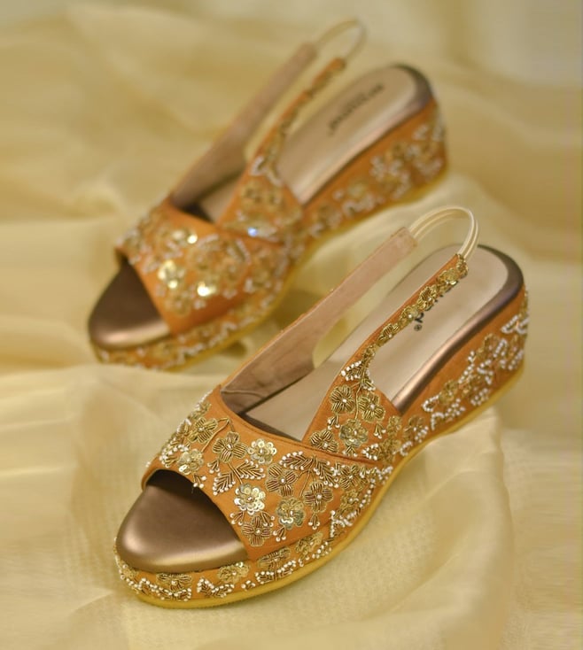 Sandal best sale golden colour