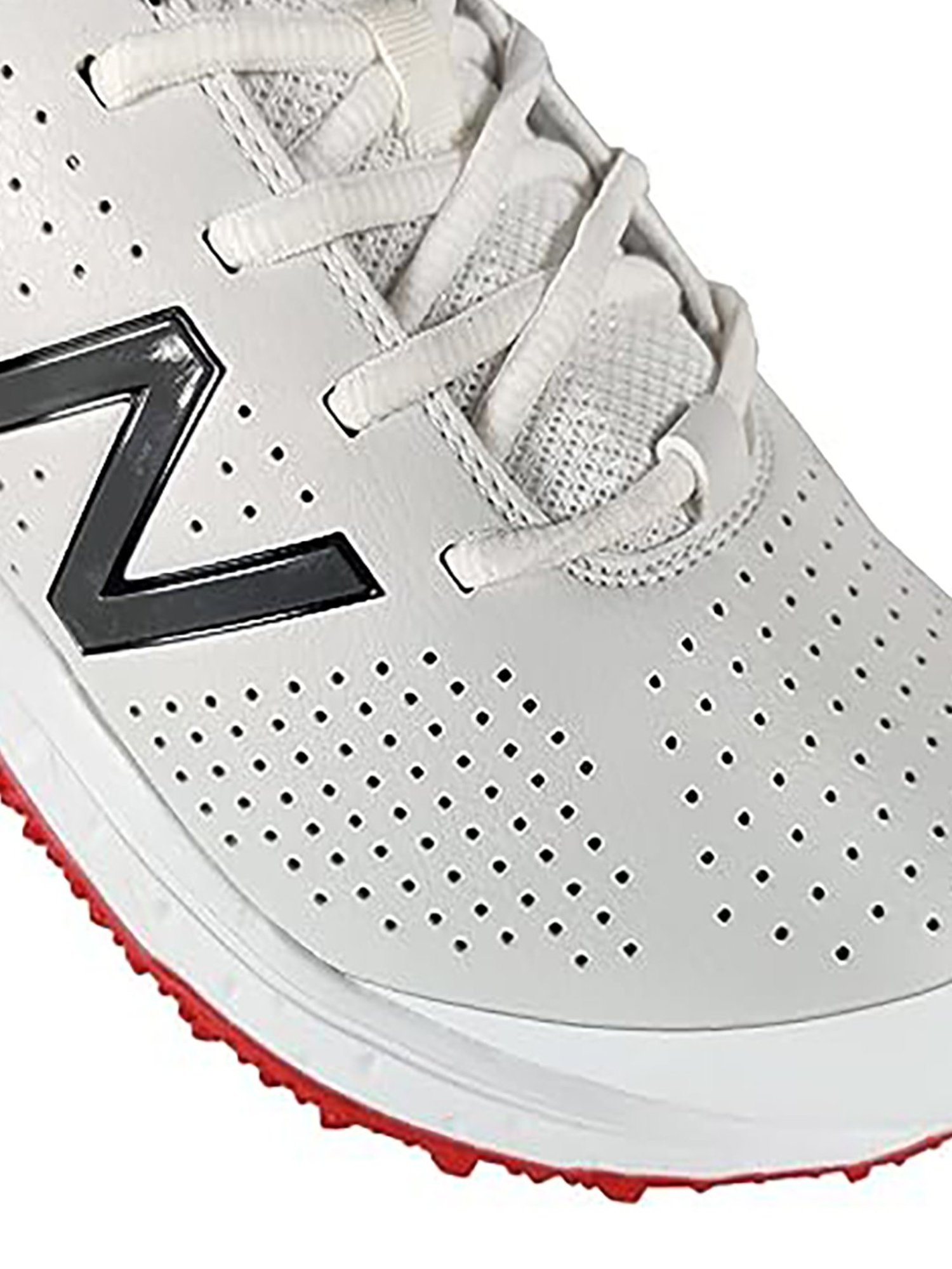 New balance clearance cricket spikes 2019