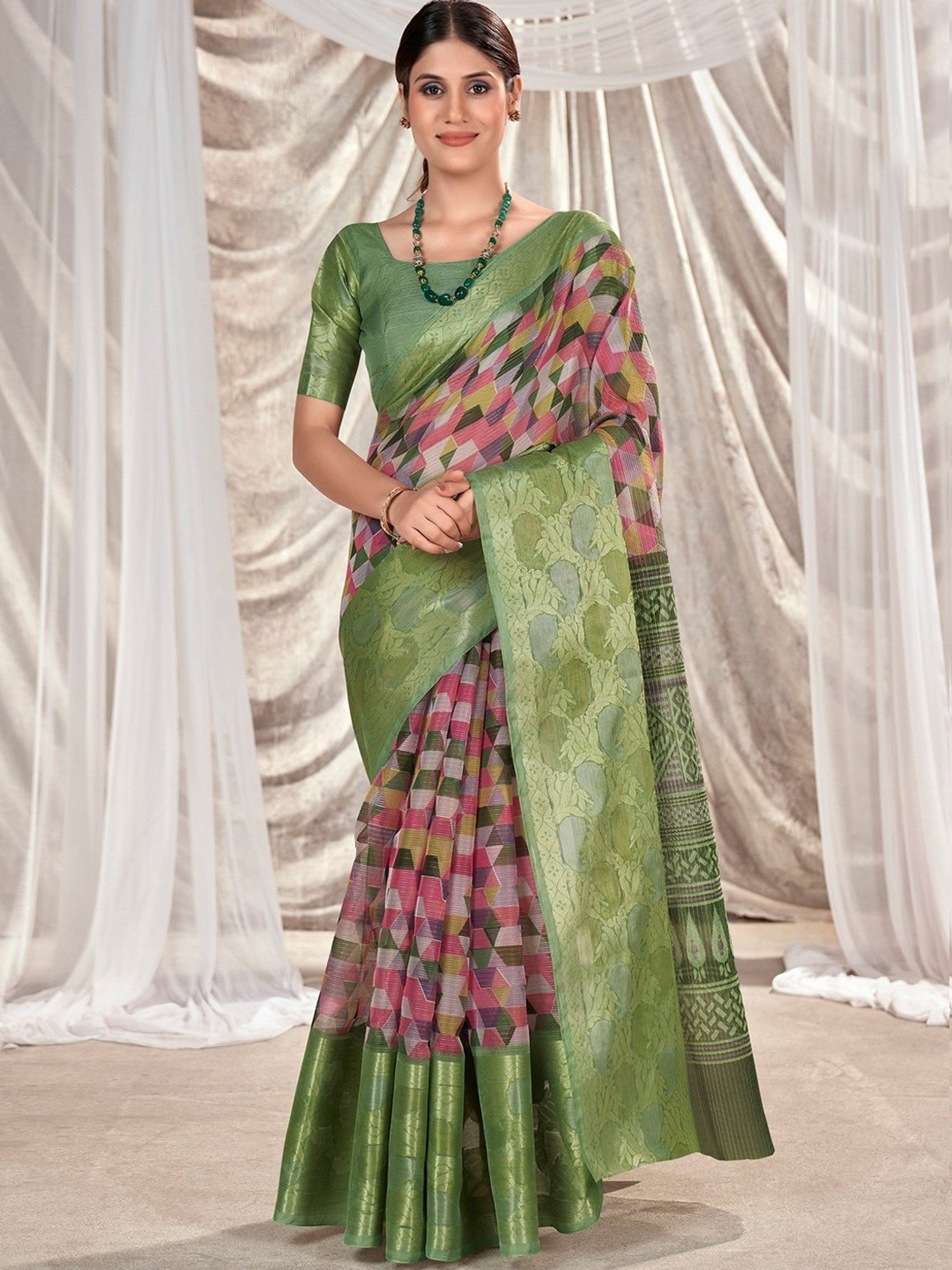 Exceptional Dark Green Soft Silk Saree With Glowing Blouse Piece –  LajreeDesigner