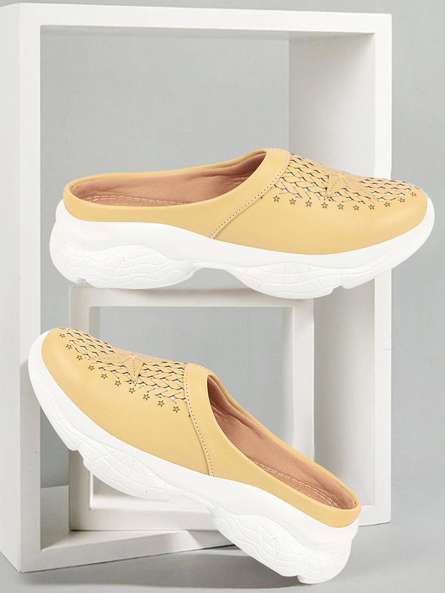 YELLO GRASS SNEAKER MULES Lサイズ GRASS LOW HEEL SNEAKER MULES – YELLO