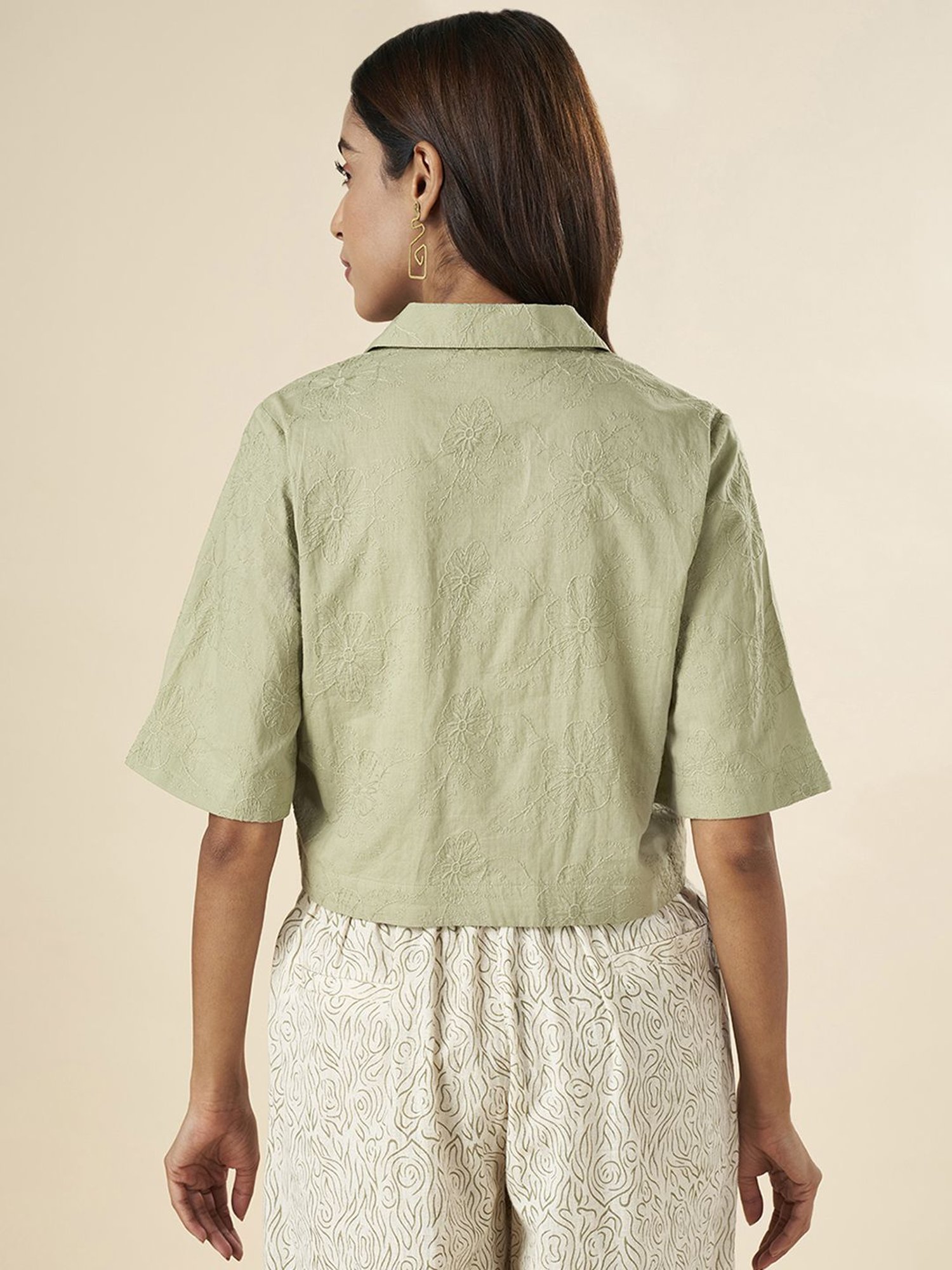 akkriti crop top