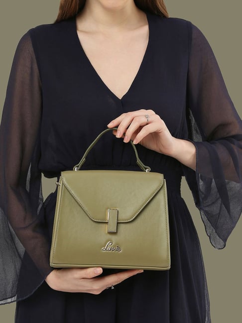 File:Modcloth Have Style Will Travel Satchel Purse in Mint Green with White  Pants (19294075518).jpg - Wikimedia Commons