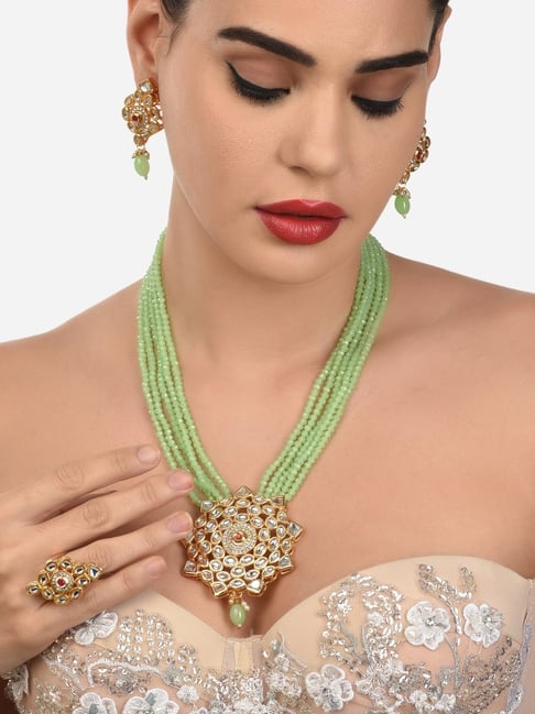 15 Brides Who Paired Their Beautiful 'Shadi Ka Joda' With Statement Emerald  Necklaces