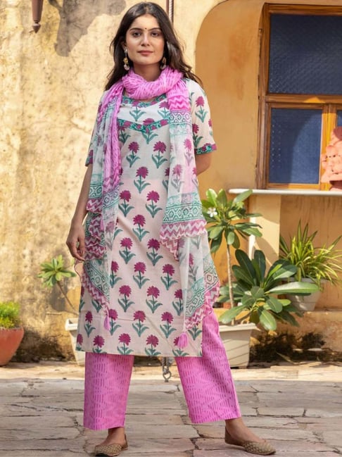 This three piece set includes kurta, palazzo pants and dupatta