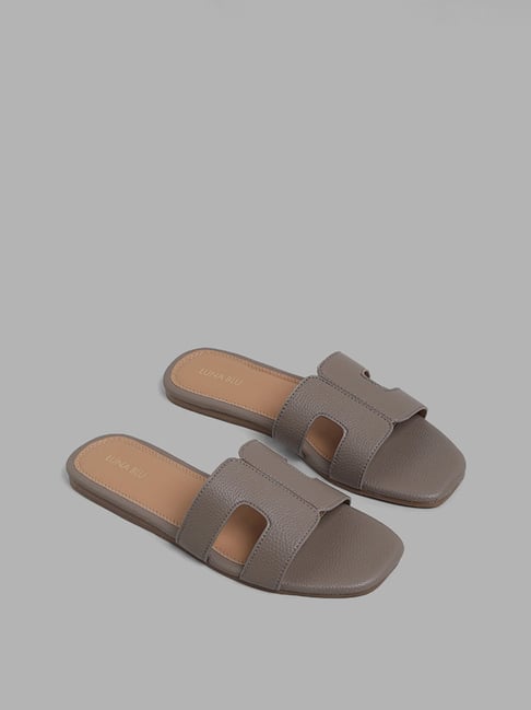 Luna discount blu chappals